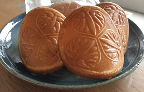 葵大丸（味噌せんべい）